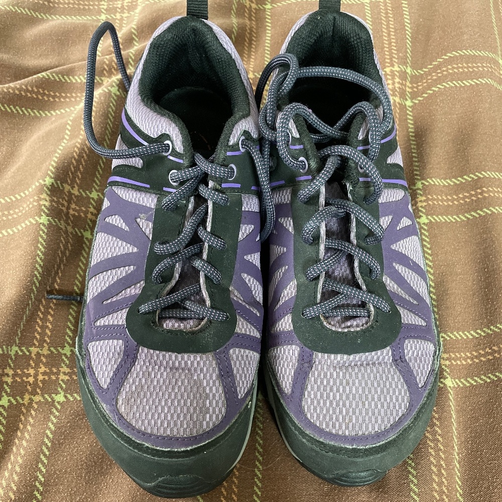 Women's size 8.5 hiking shoe